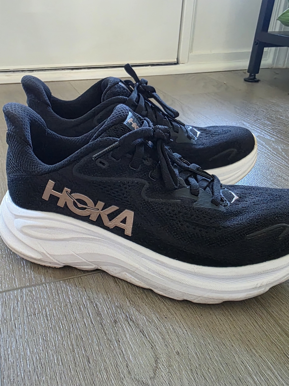 Hoka - Womens Clifton 10, Size 6, Black/ Rose Gold